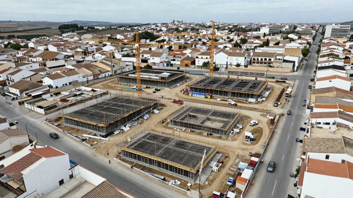 Imagen ilustrativa: vista cenital de una promoción de viviendas en construcción