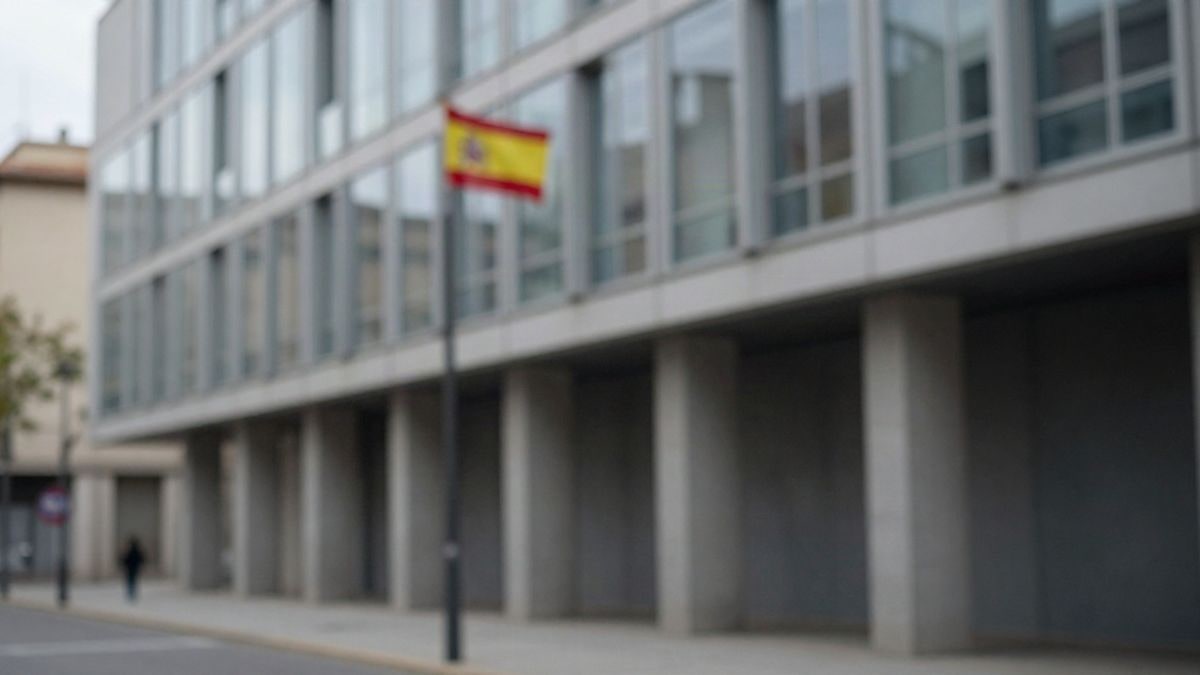 Imagen ilustrativa: fachada de un edificio municipal moderno con ventanales de cristal