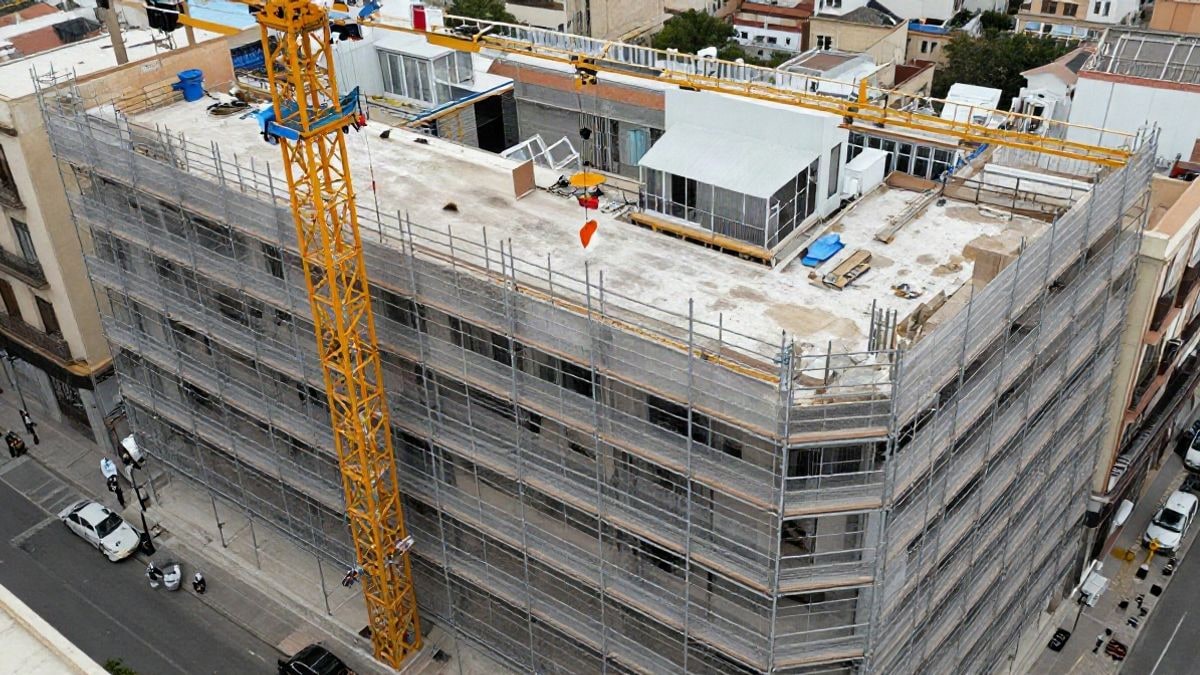 Illustrative image: aerial view of a building facade under construction with scaffolding
