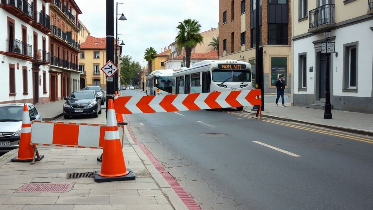 Imagen ilustrativa: calle española con conos y señal de desvío por obras, con un autobús al fondo.